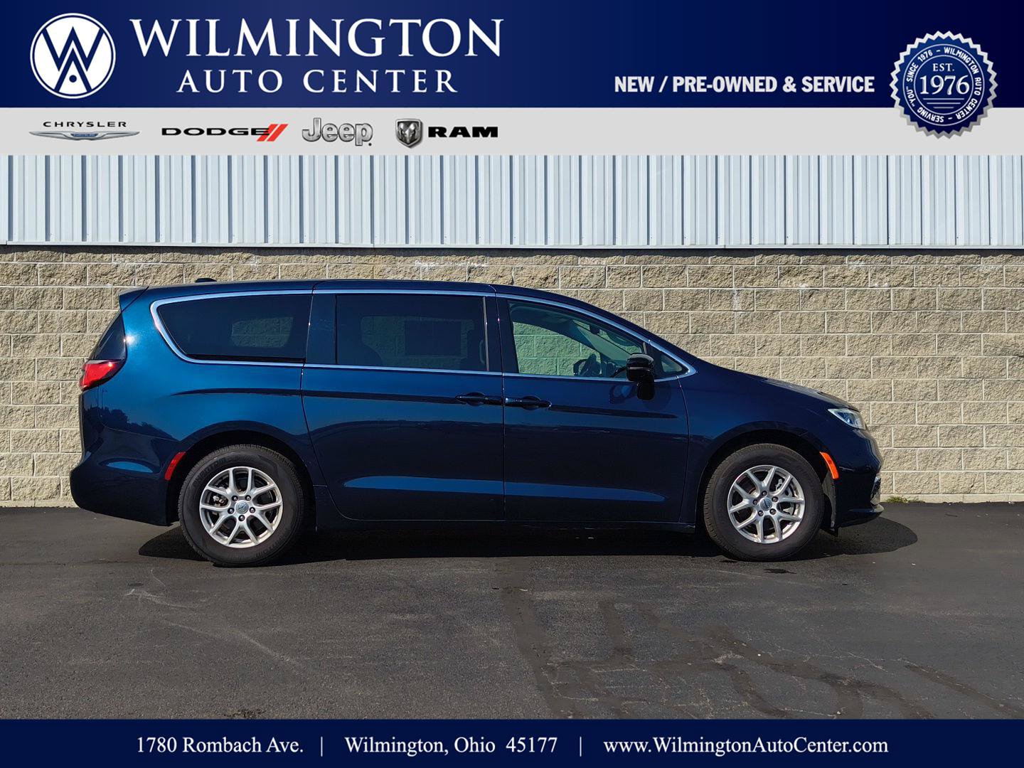 Used 2024 Chrysler Pacifica Touring-L FWD video 1