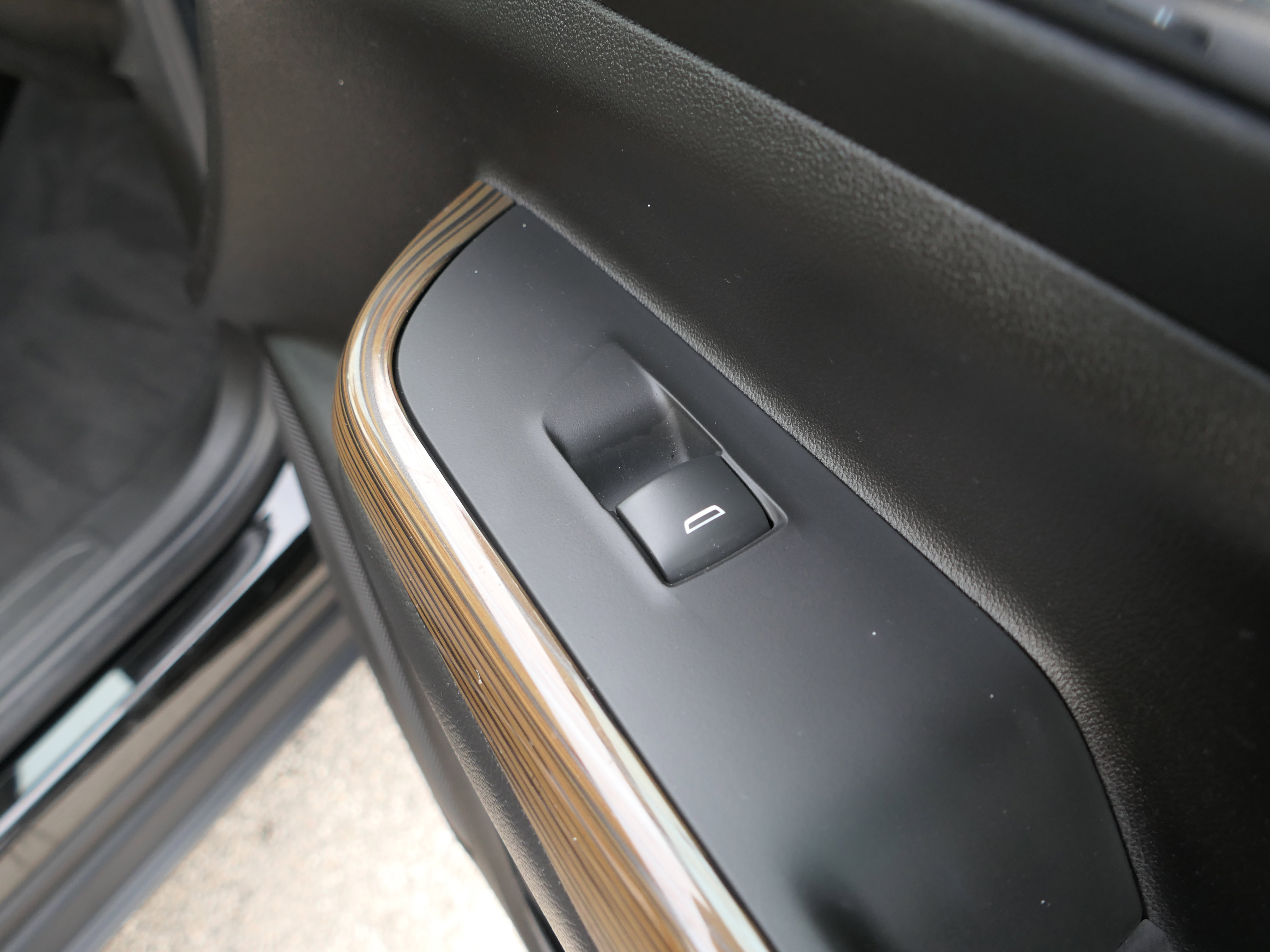 Used 2023 GMC Acadia SLE w/ Driver Convenience Package FWD image 26