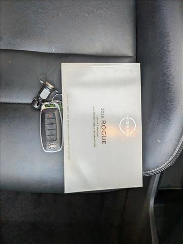 Used 2023 Nissan Rogue SL image 25