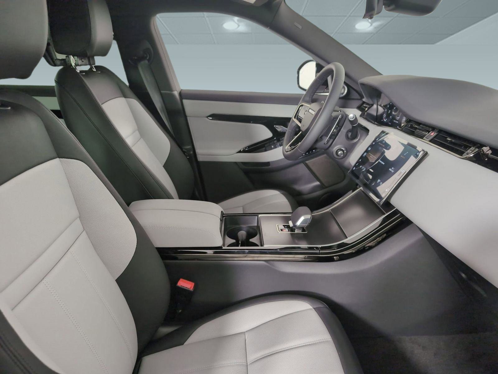 Certified 2026 Land Rover Range Rover Evoque Dynamic SE image 19