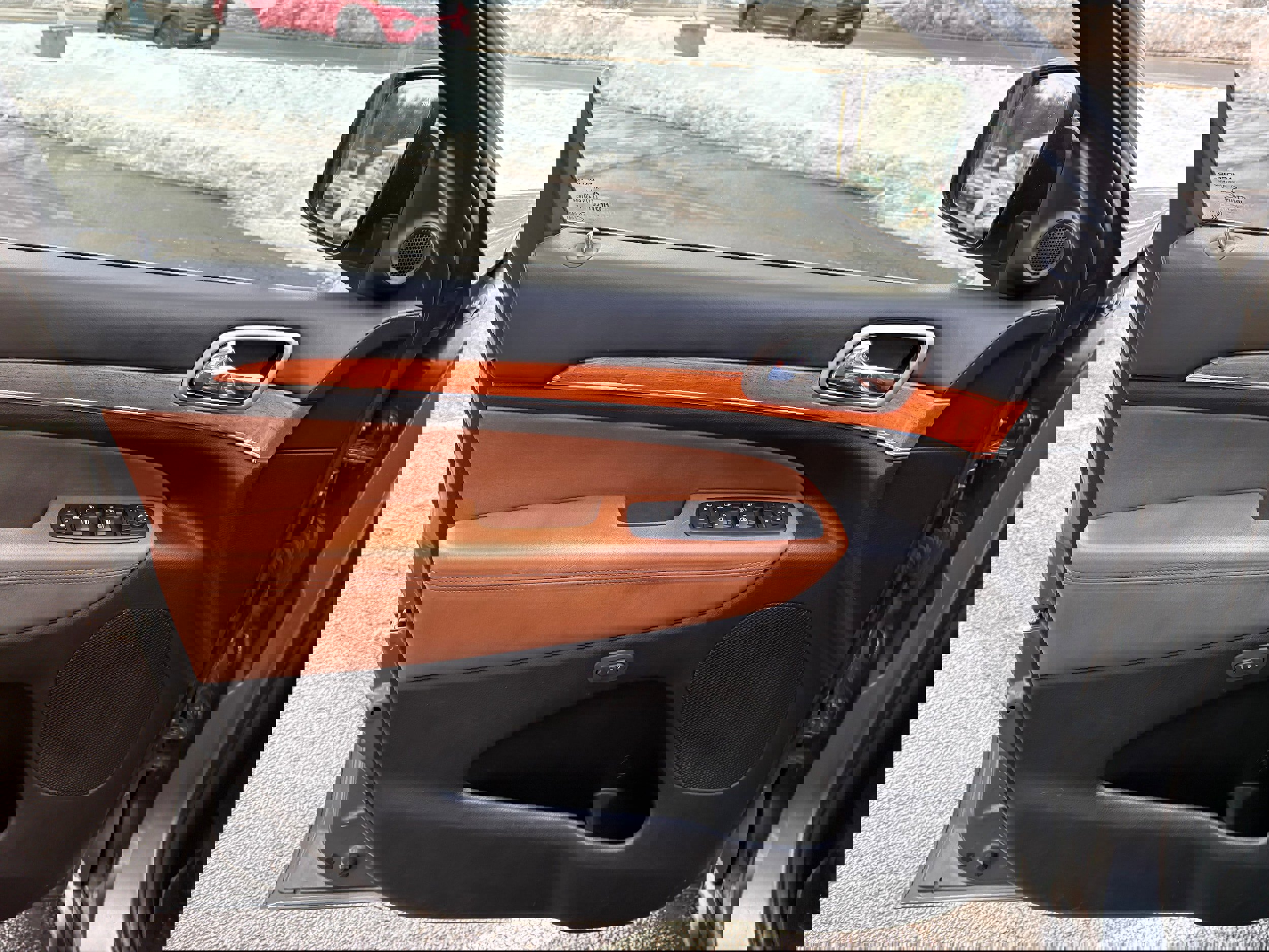 Used 2012 Jeep Grand Cherokee Overland image 11