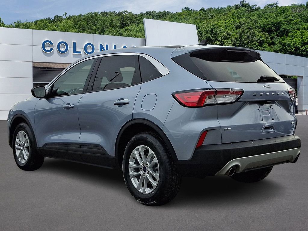 Used 2022 Ford Escape SE w/ Cold Weather Package image 4