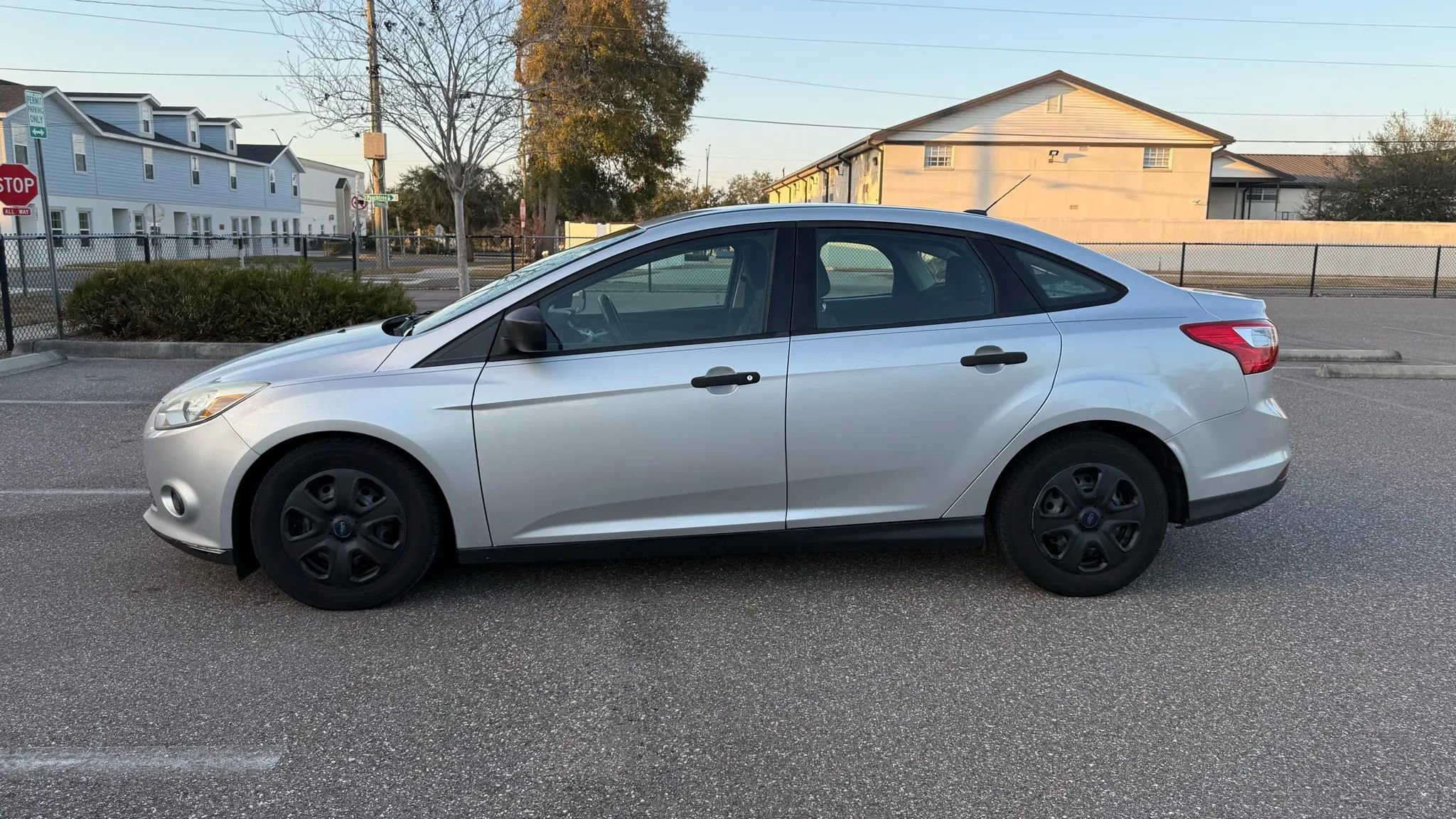 Used 2013 Ford Focus S FWD image 1