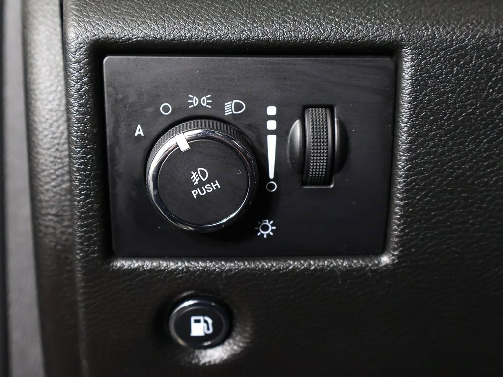 Used 2021 Jeep Grand Cherokee Limited image 40