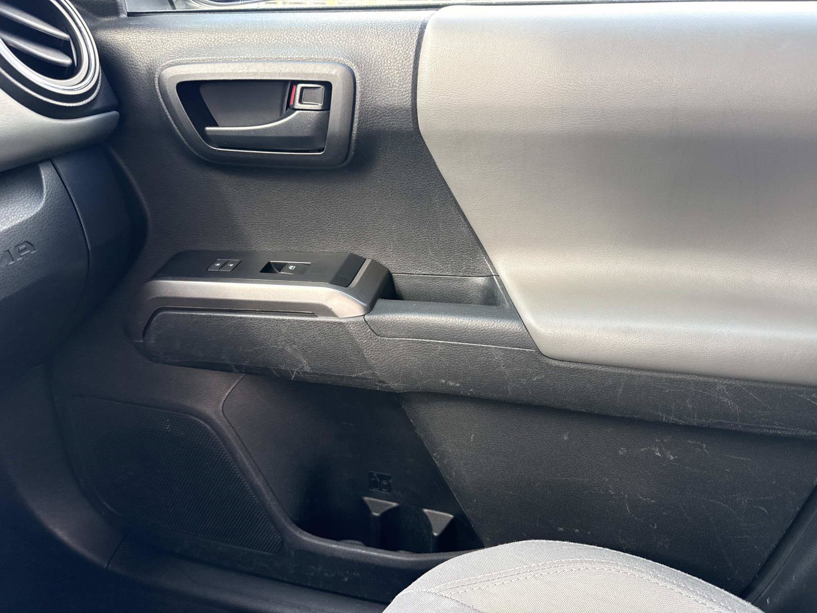 Used 2022 Toyota Tacoma SR5 RWD image 29