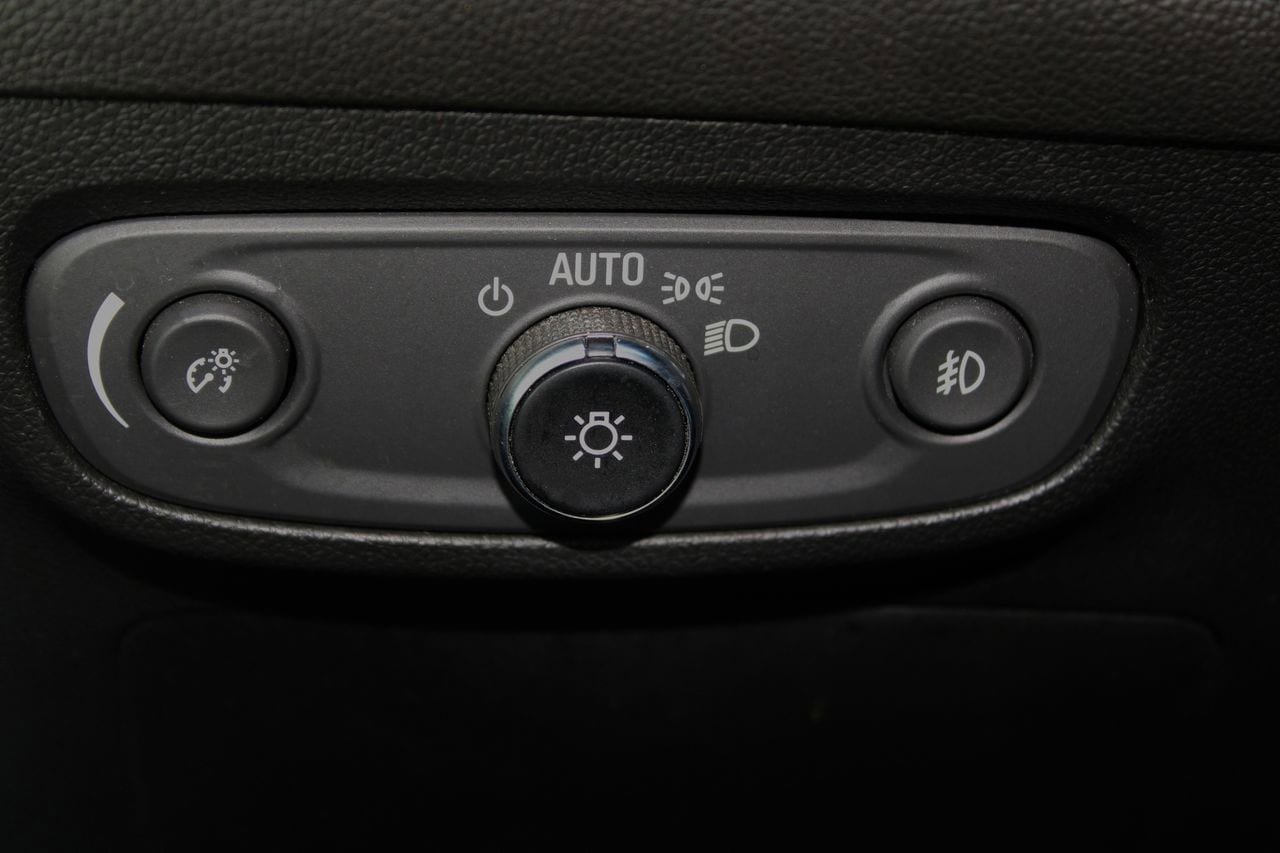Used 2021 Buick Encore GX Select w/ Advanced Technology Package FWD image 32