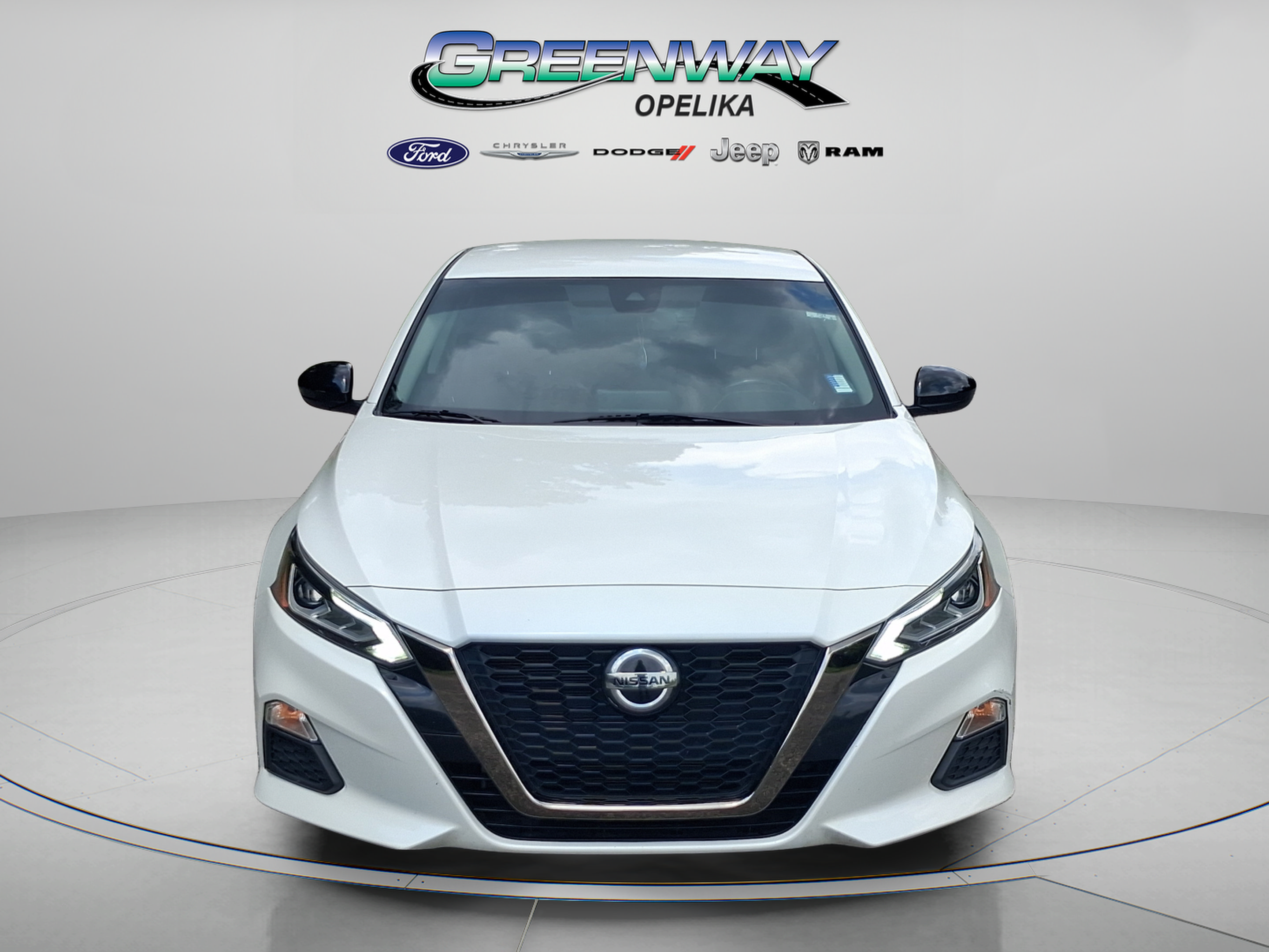 Used 2022 Nissan Altima 2.5 SR FWD image 2