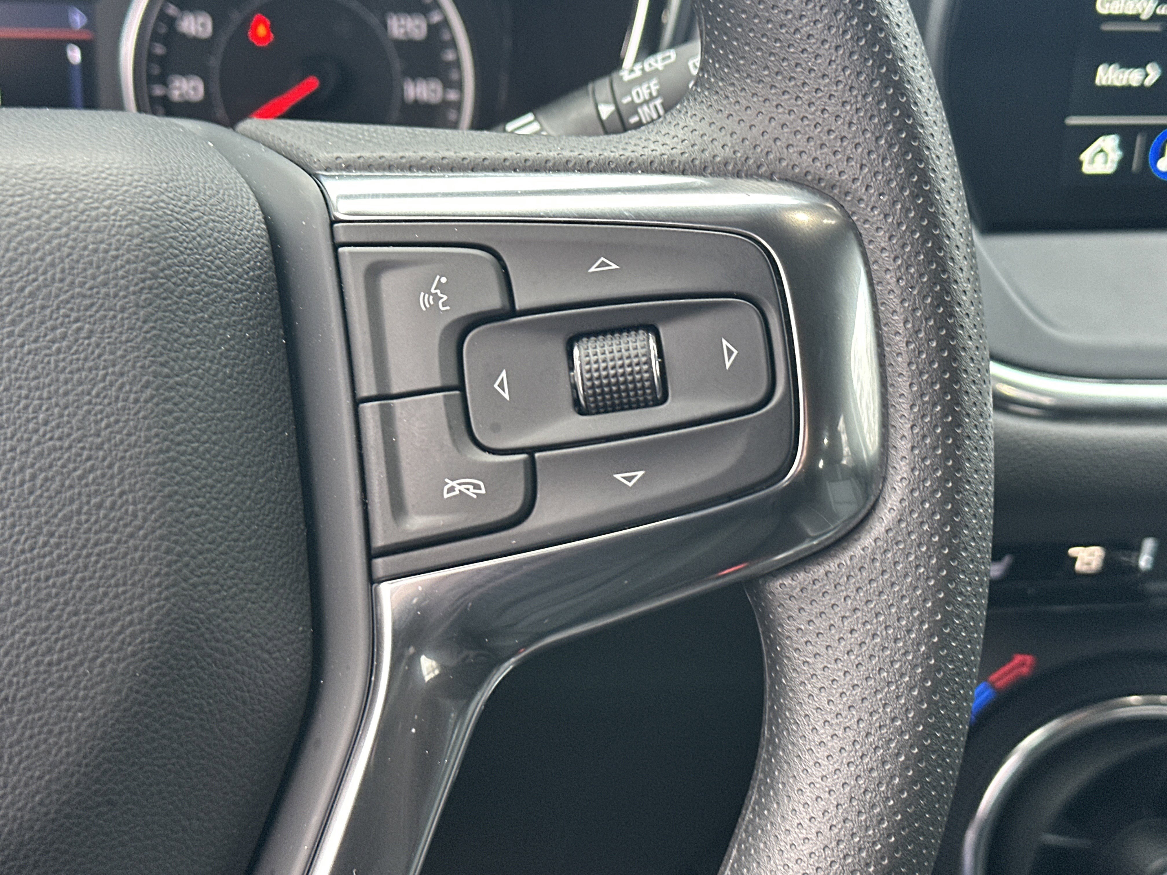 New 2025 Chevrolet Blazer LT w/ Convenience Package FWD image 26