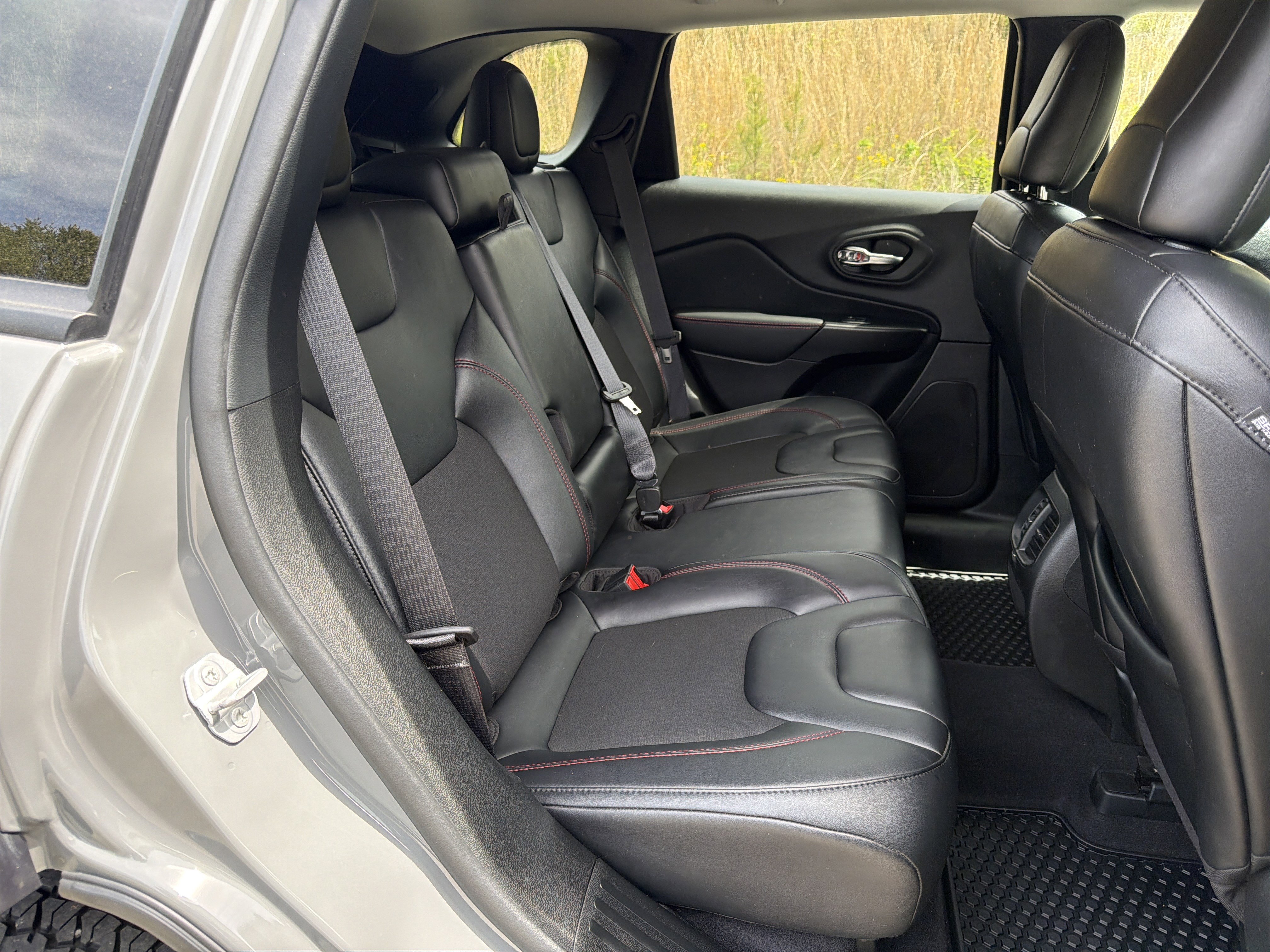 Used 2023 Jeep Cherokee Trailhawk AWD/4WD image 15