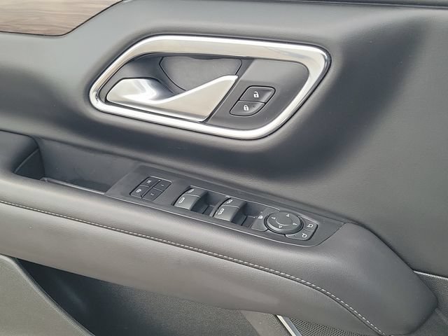 Used 2022 Chevrolet Suburban LT RWD image 17