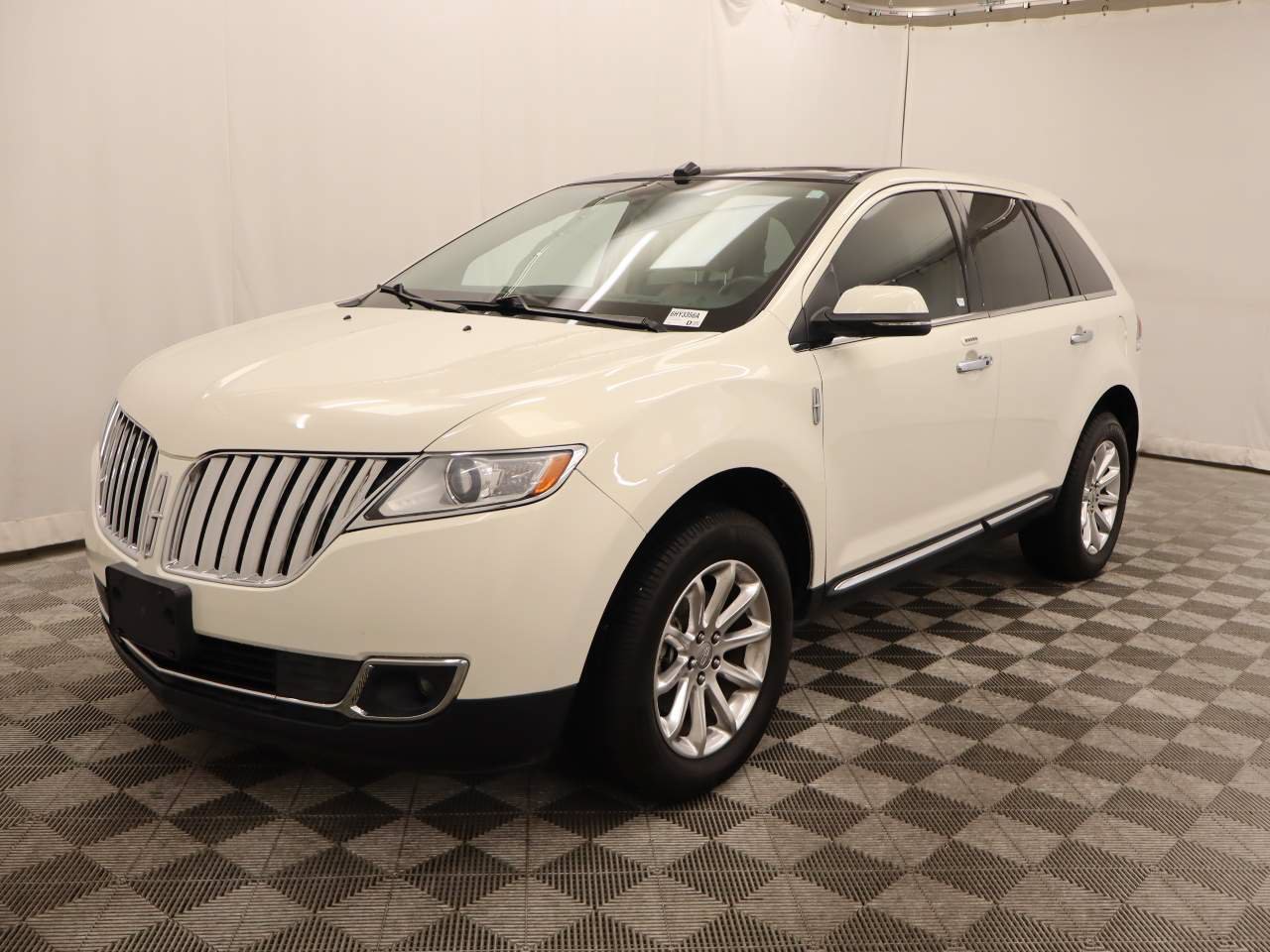 Used 2013 Lincoln MKX AWD image 1