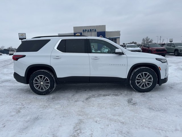 Used 2023 Chevrolet Traverse LT image 2