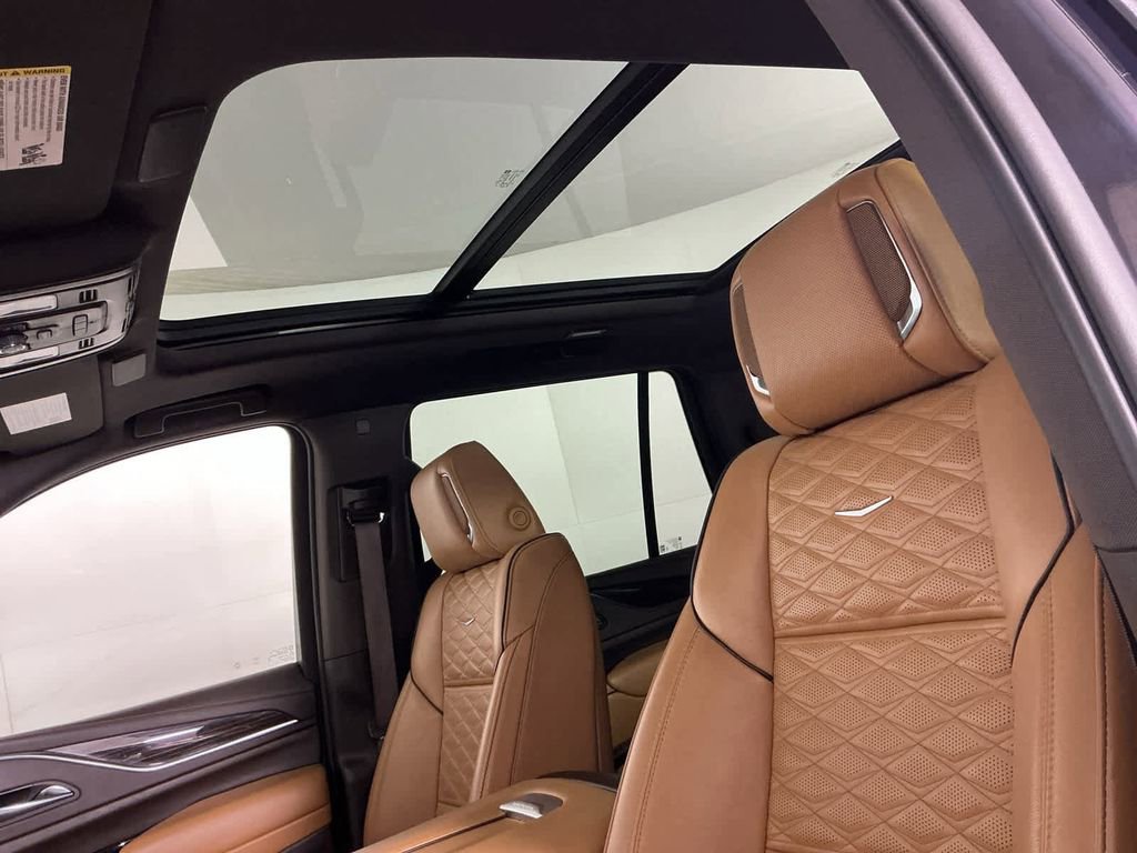Used 2022 Cadillac Escalade Premium Luxury image 38