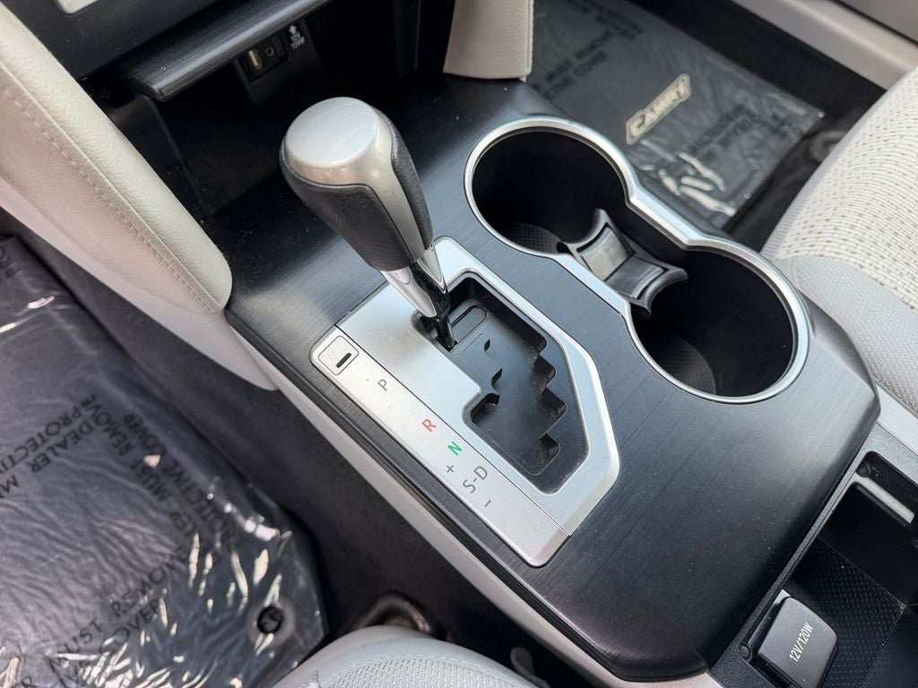 Used 2013 Toyota Camry LE FWD image 21