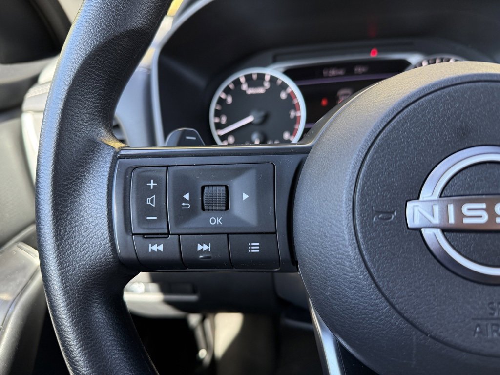 Used 2024 Nissan Rogue S image 29