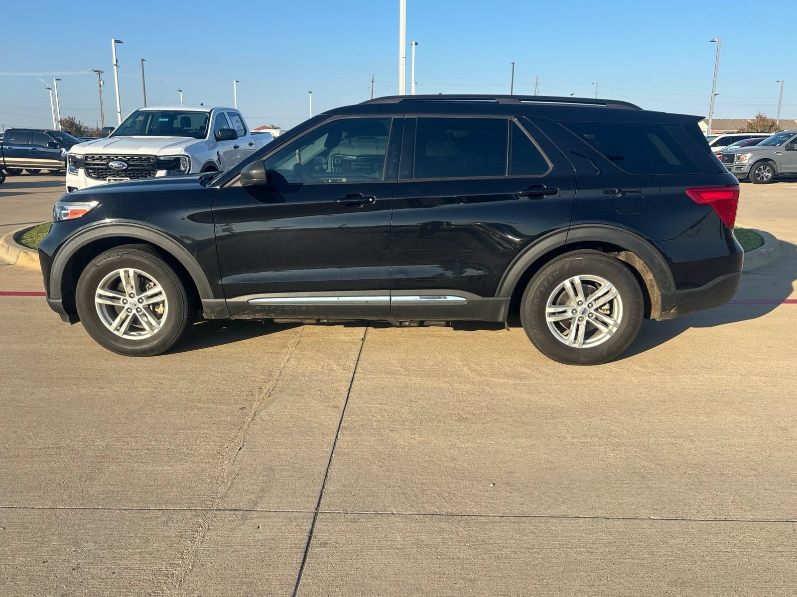 Used 2021 Ford Explorer XLT RWD image 6