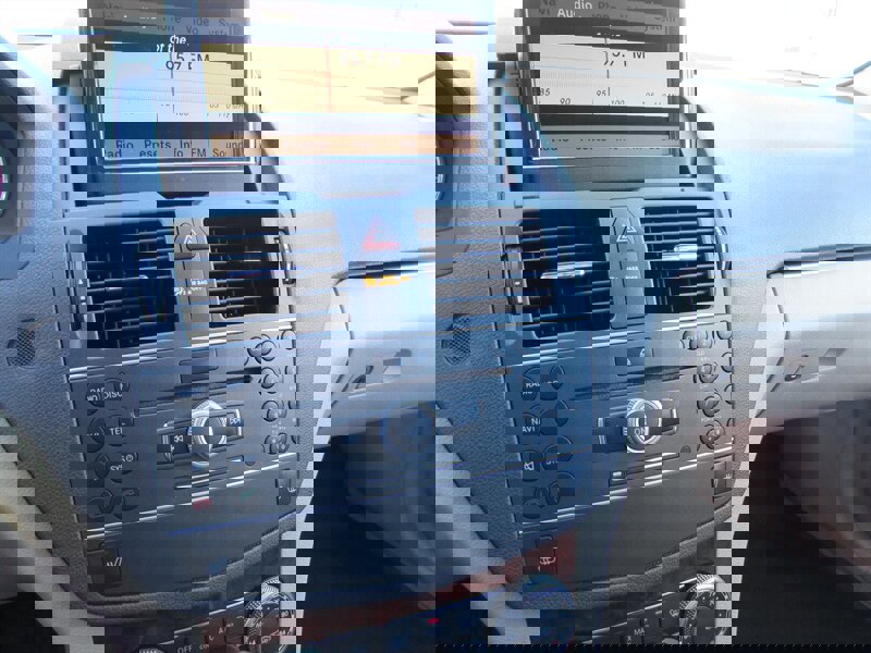 Used 2011 Mercedes-Benz C 300 Sedan image 15