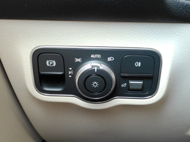 Used 2022 Mercedes-Benz EQB 300 4MATIC image 34