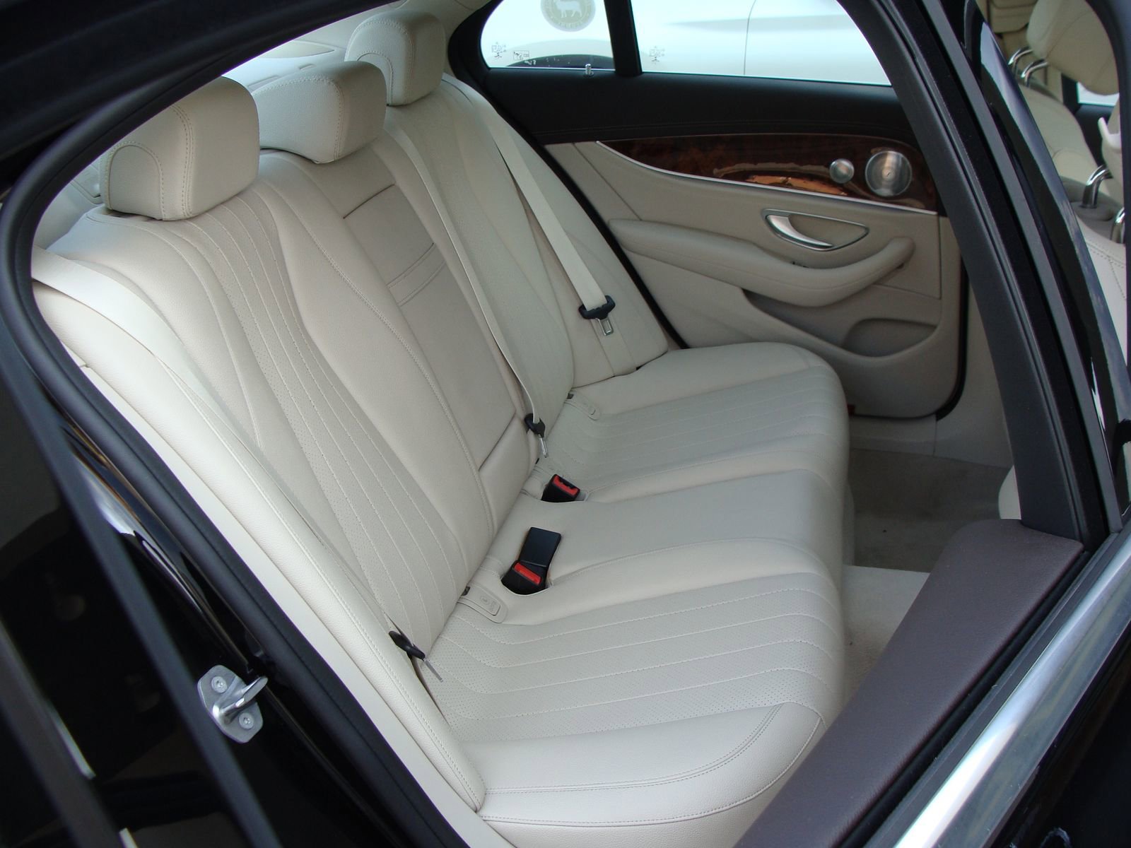 Used 2018 Mercedes-Benz E 300 4MATIC image 11