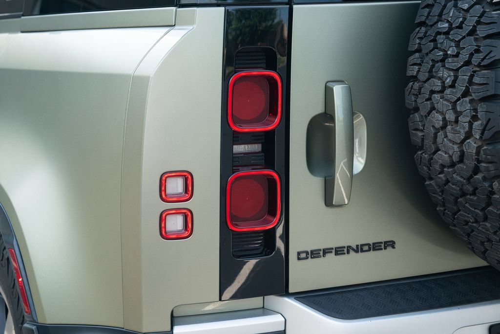 Used 2020 Land Rover Defender 110 SE AWD/4WD image 19