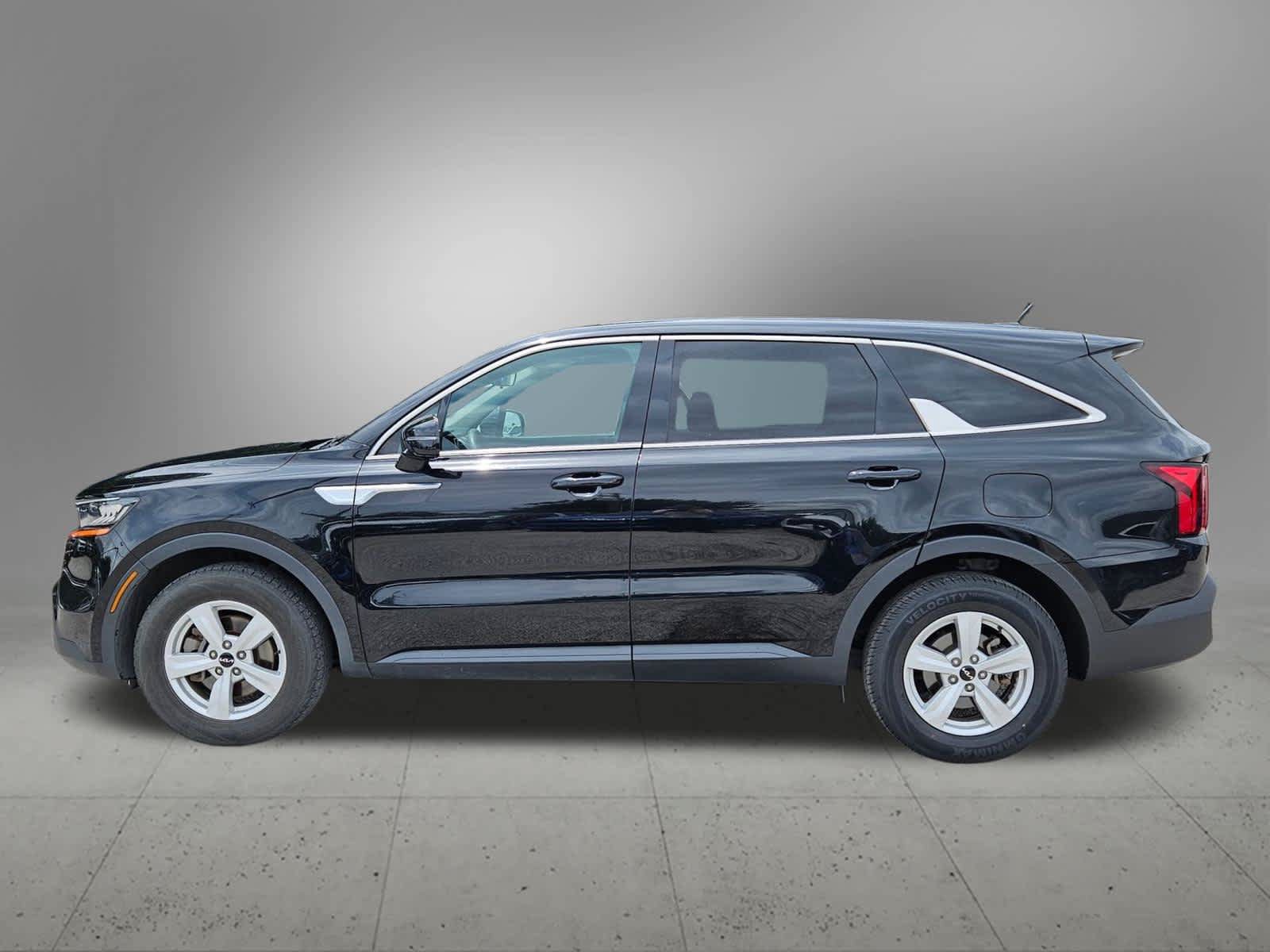 Used 2022 Kia Sorento LX FWD image 3