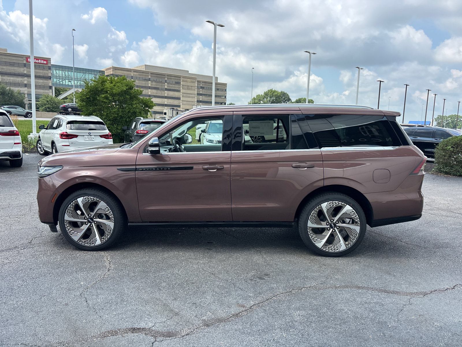 New 2027 Lincoln Navigator Black Label AWD/4WD image 4