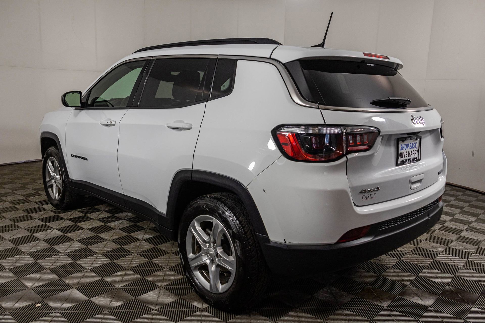 Used 2023 Jeep Compass Latitude image 16