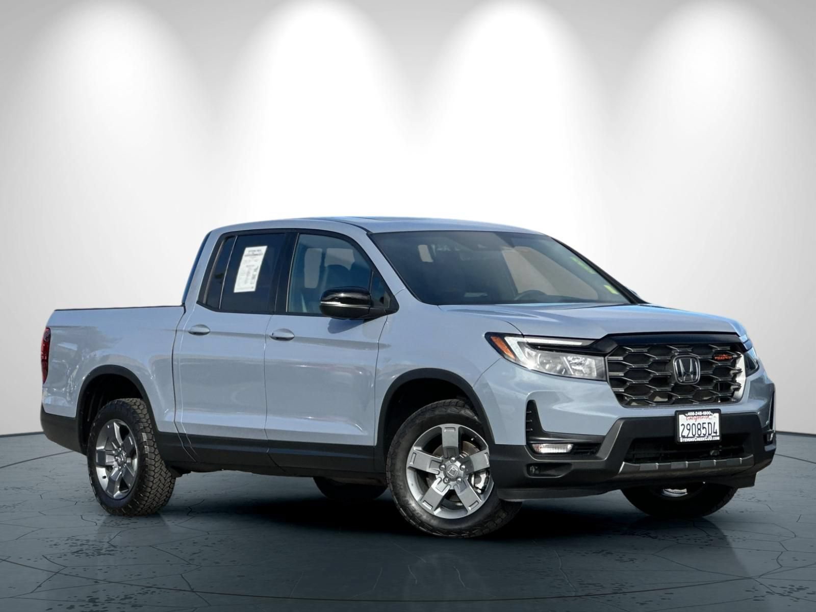 Used 2025 Honda Ridgeline TrailSport image 2