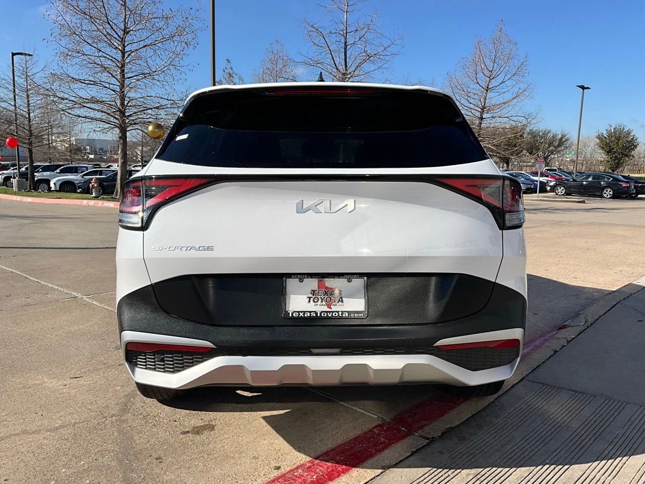 Used 2025 Kia Sportage LX image 7
