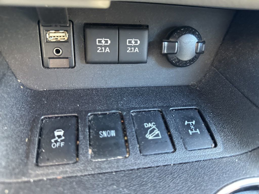 Used 2017 Toyota Highlander XLE image 32