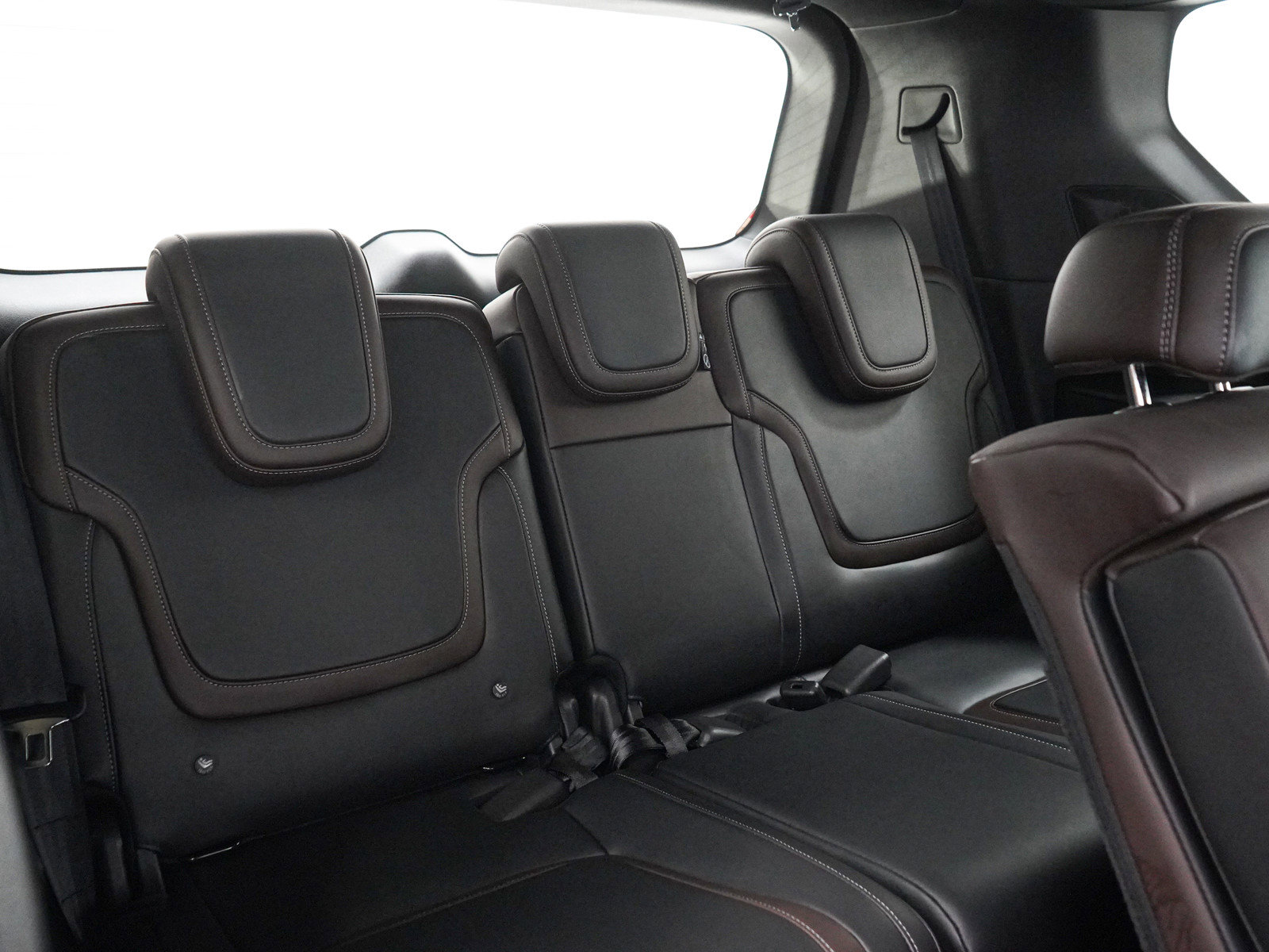 Used 2025 Nissan Armada SL AWD/4WD image 13