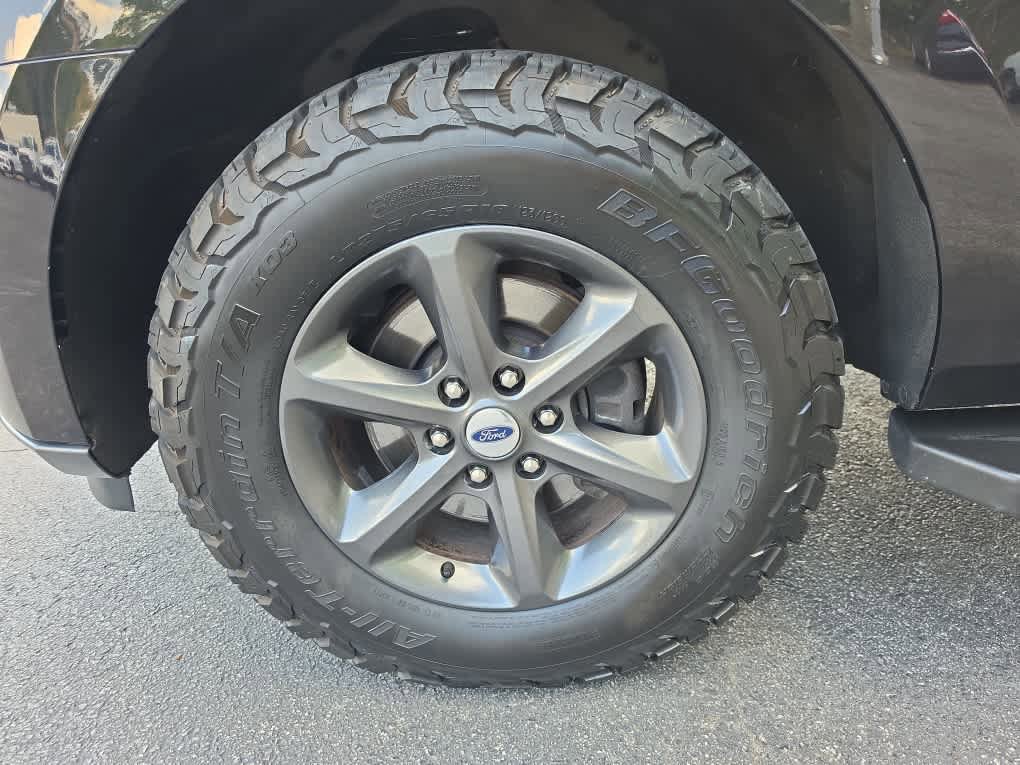 Used 2019 Ford Expedition XLT w/ Equipment Group 202A AWD/4WD image 11