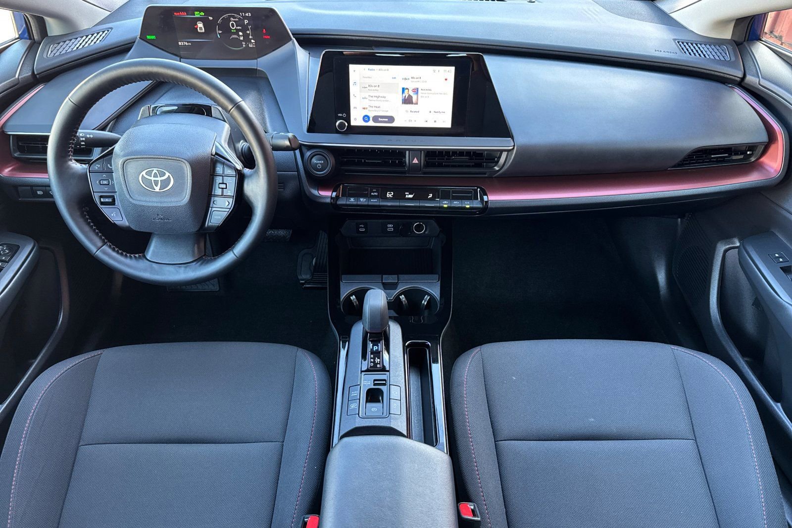 Used 2025 Toyota Prius Plug-In Hybrid image 4