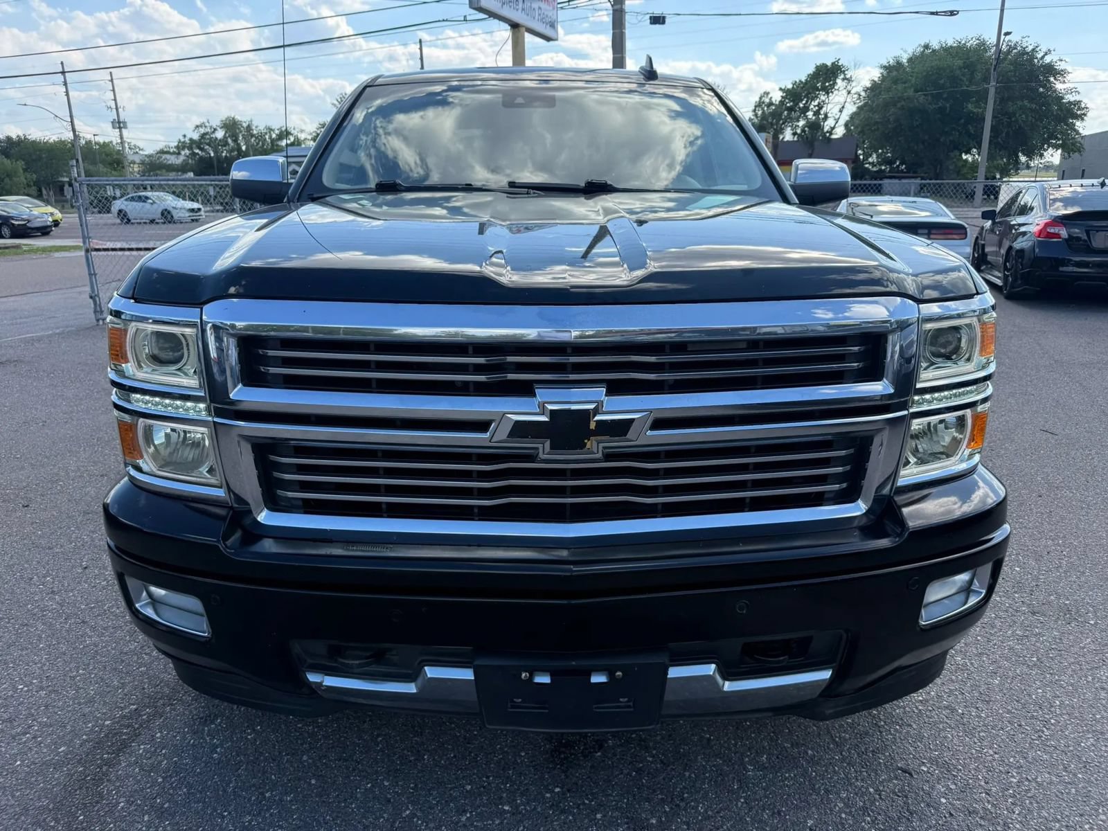 Used 2015 Chevrolet Silverado 1500 High Country w/ High Country Premium Package RWD image 2