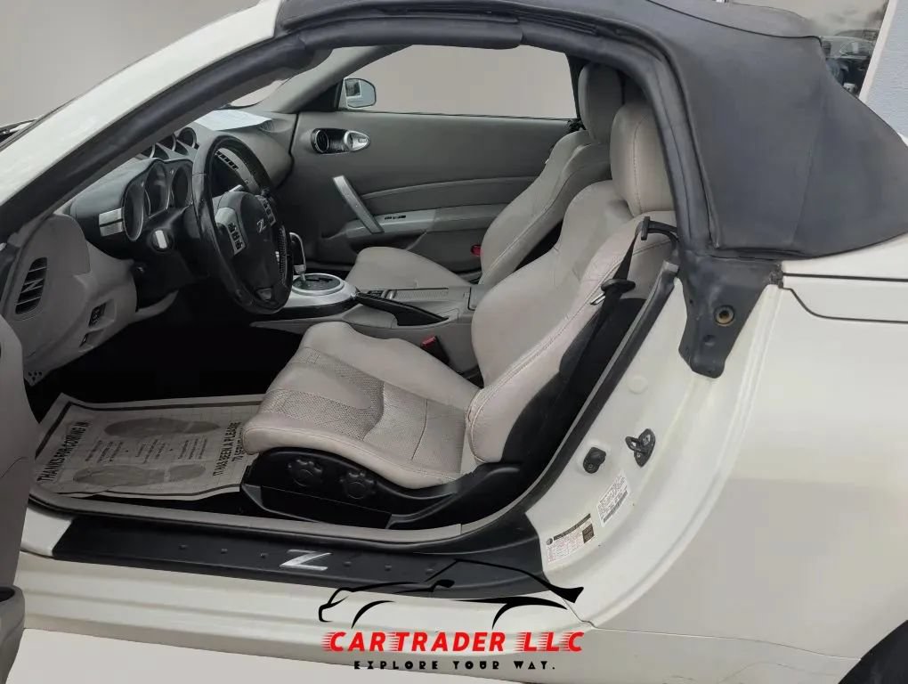 Used 2007 Nissan 350Z Touring RWD image 16