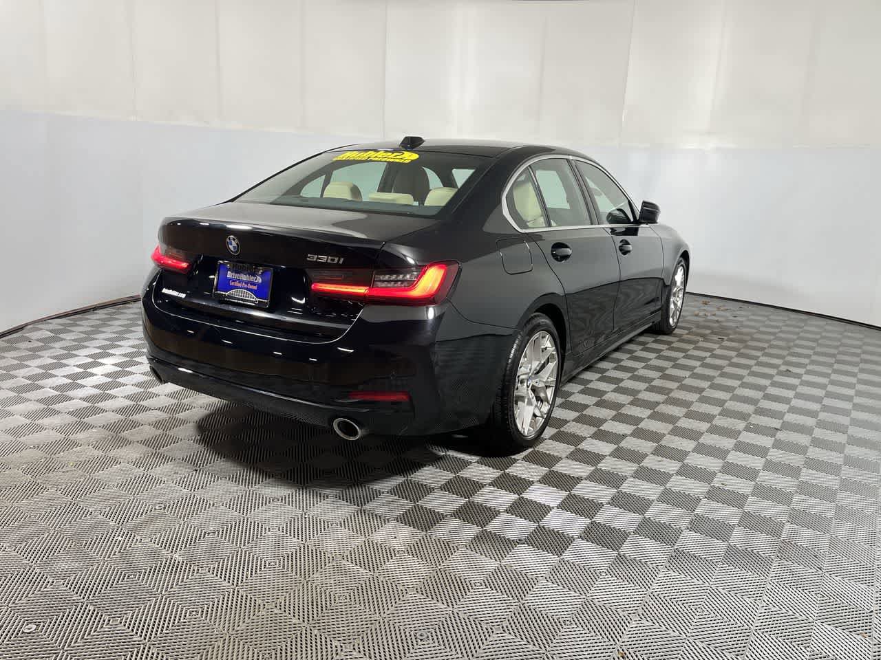 Used 2025 BMW 330i Sedan RWD image 8