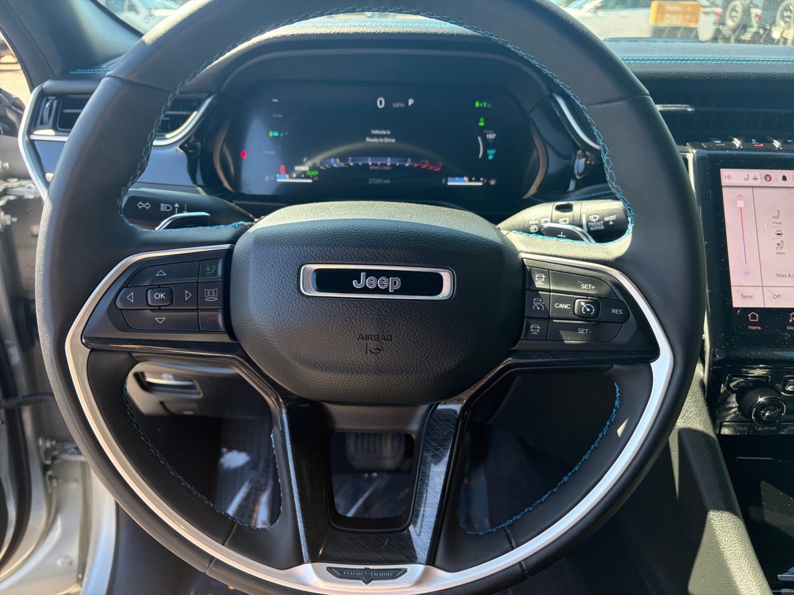 Used 2023 Jeep Grand Cherokee Trailhawk w/ Advanced Protech Group II AWD/4WD image 9