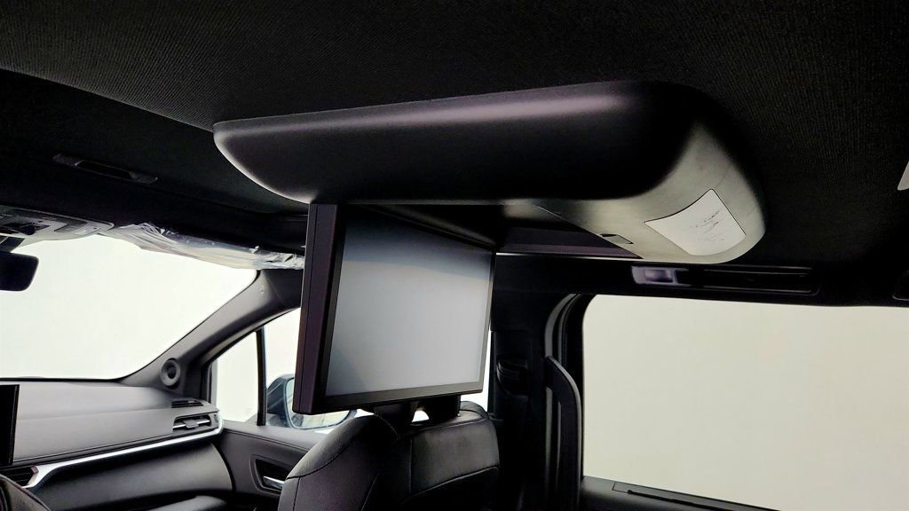 Used 2026 Toyota Sienna Platinum image 22