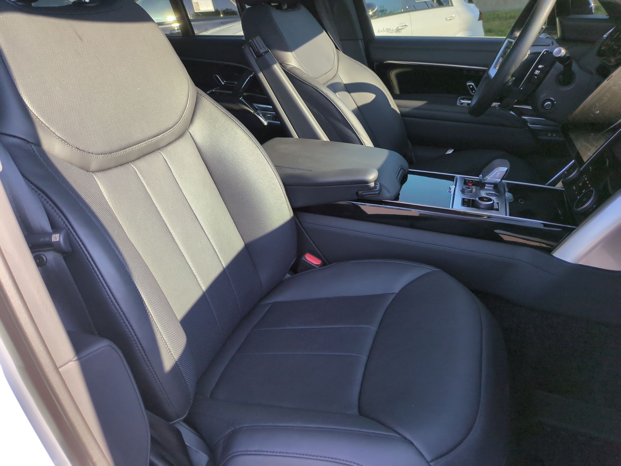 Used 2022 Land Rover Range Rover SE AWD/4WD image 34