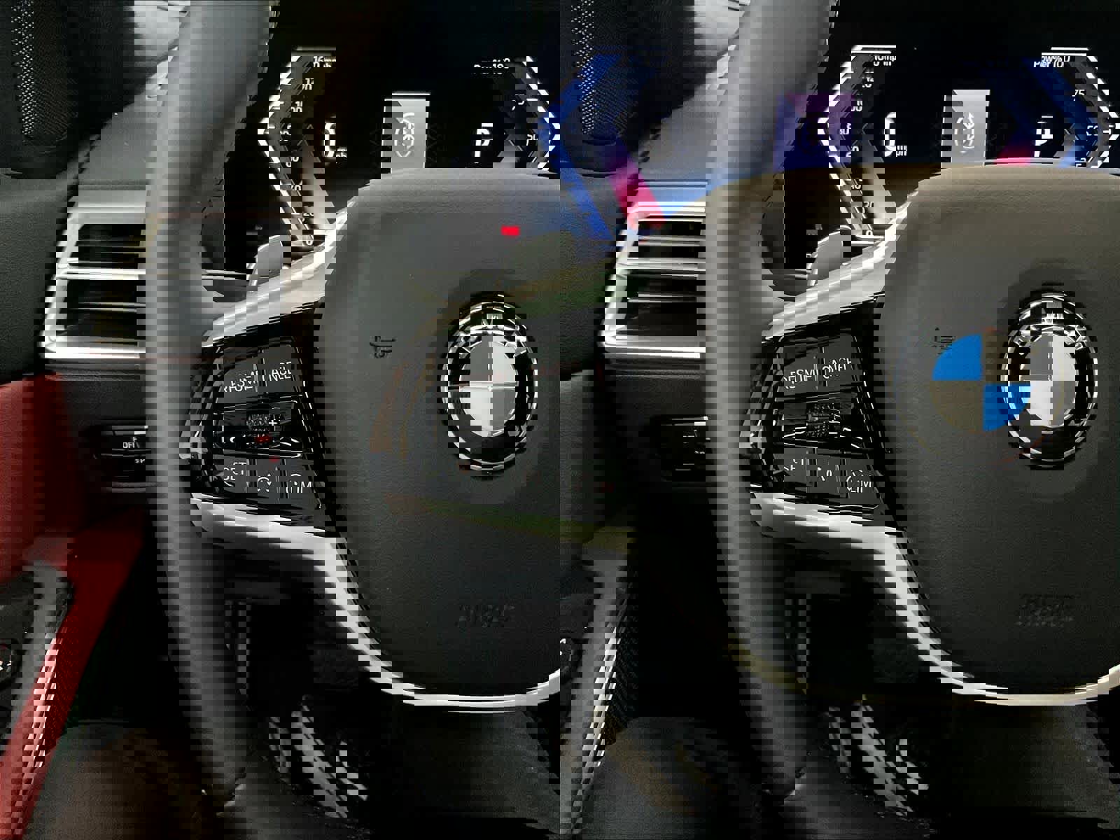 Used 2025 BMW 330i Sedan w/ Premium Package image 21