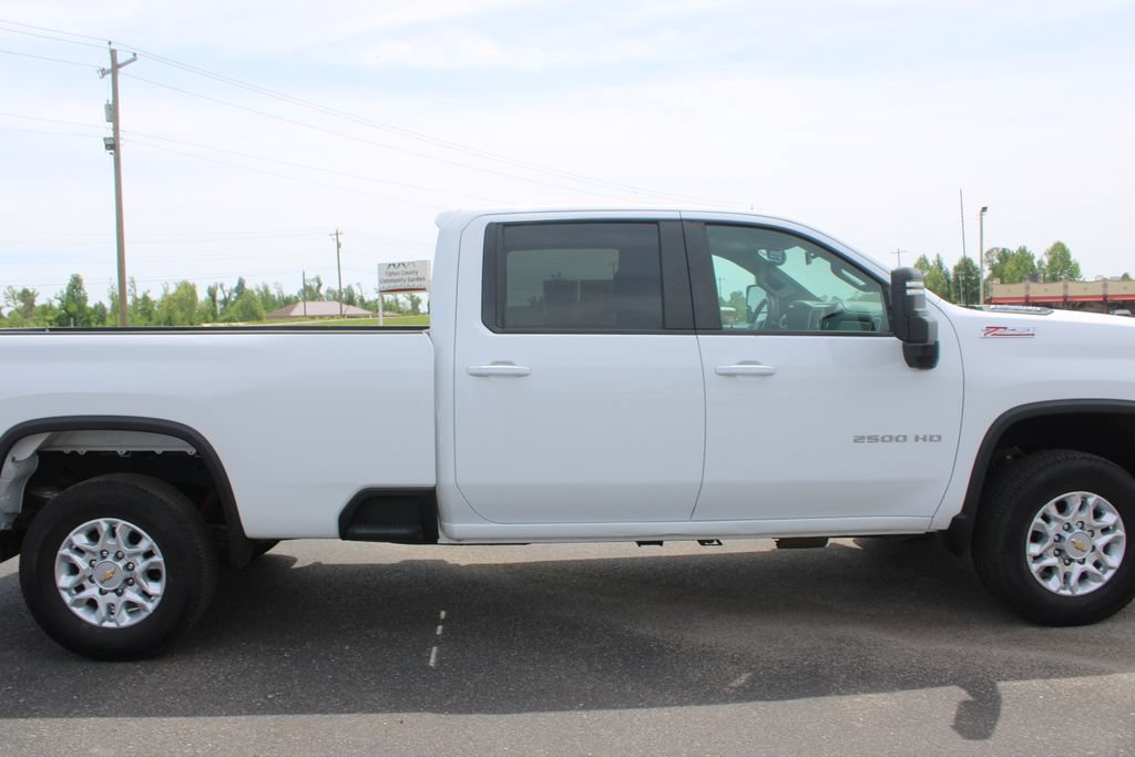Used 2023 Chevrolet Silverado 2500 LT AWD/4WD image 12
