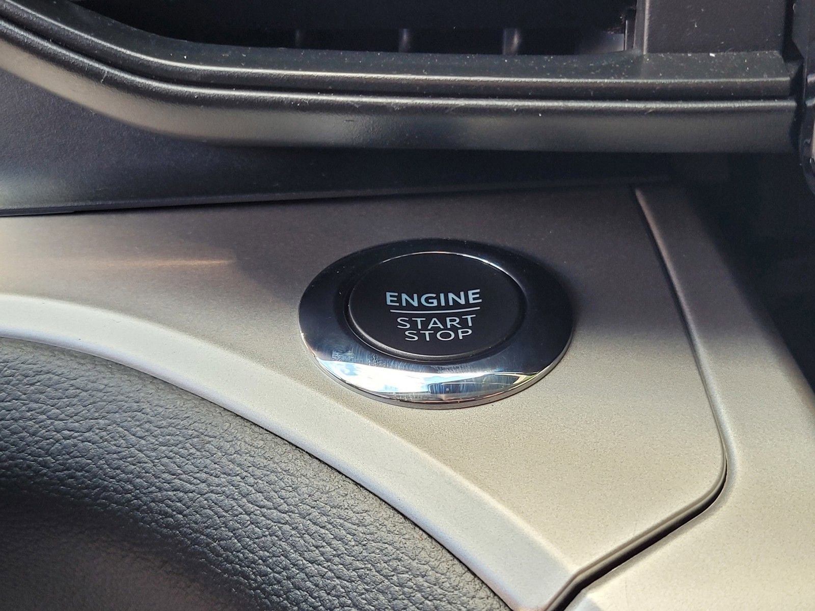 Used 2022 Ford Explorer XLT image 26