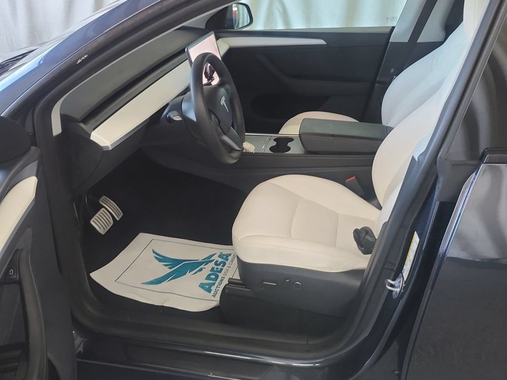 Used 2025 Tesla Model Y Performance AWD/4WD image 4