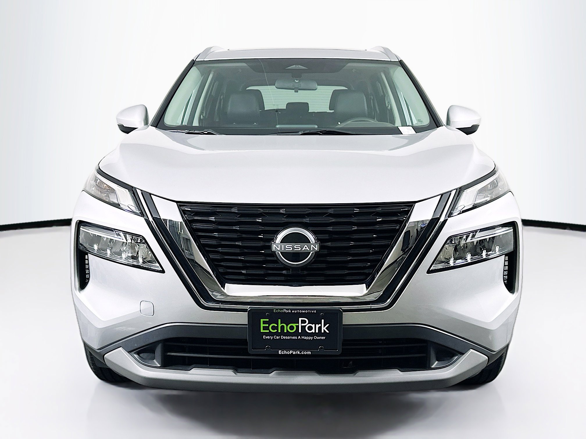 Used 2023 Nissan Rogue SV w/ SV Premium Package image 2