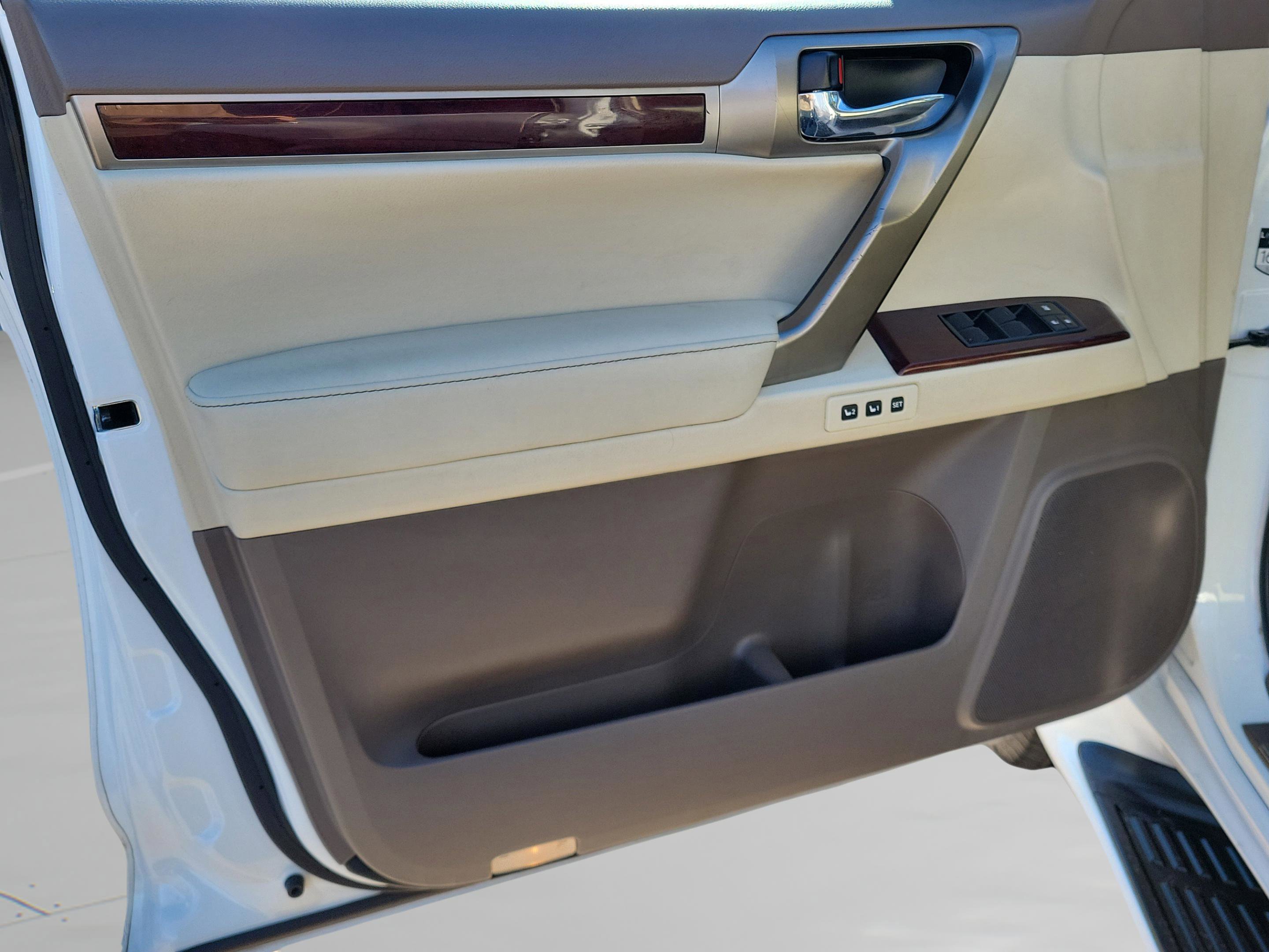 Used 2016 Lexus GX 460 w/ Premium Package image 28