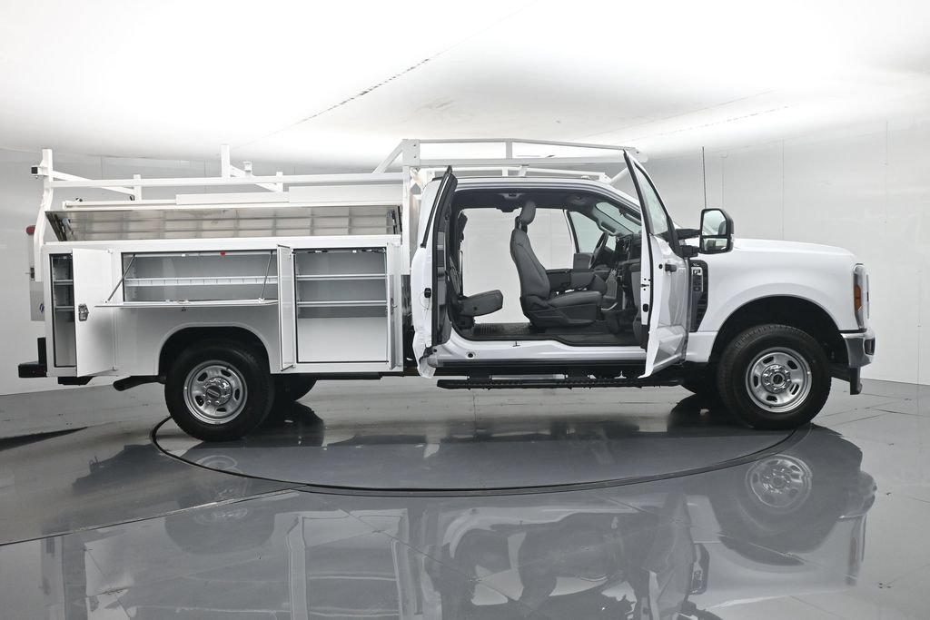 New 2026 Ford F350 XL w/ XL Chrome Package AWD/4WD image 4