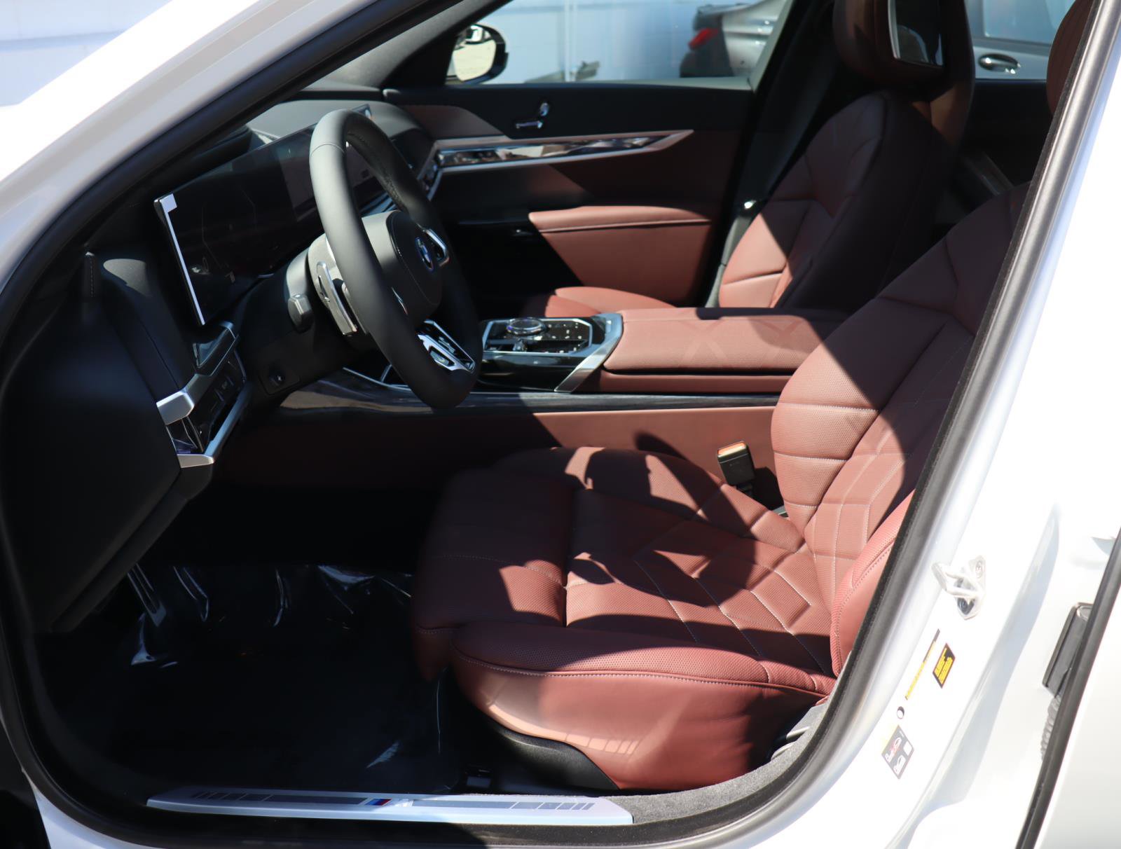 New 2026 BMW 750e xDrive image 17