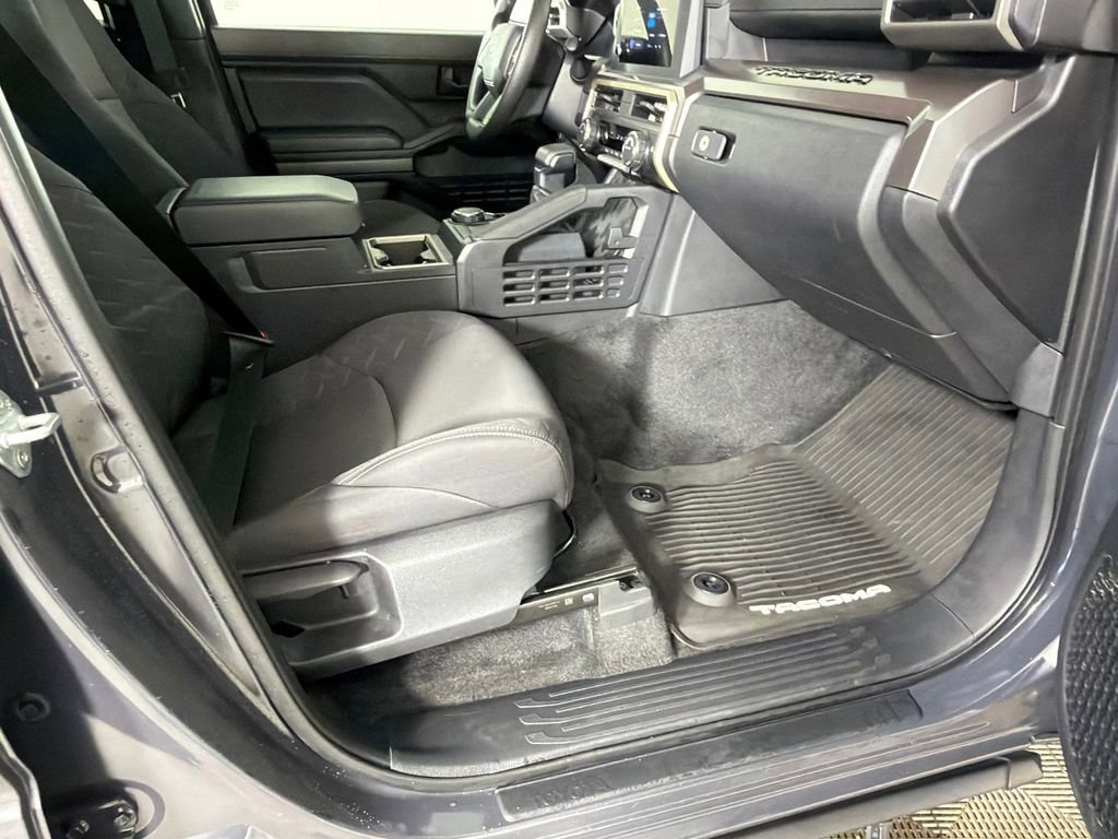 Used 2025 Toyota Tacoma SR5 AWD/4WD image 13