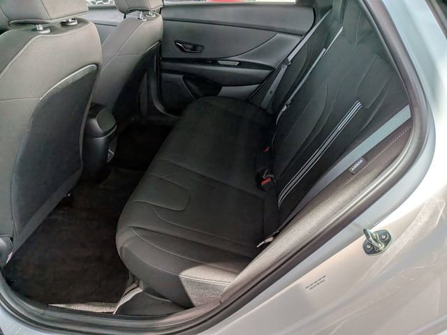 Used 2025 Hyundai Elantra SEL image 27