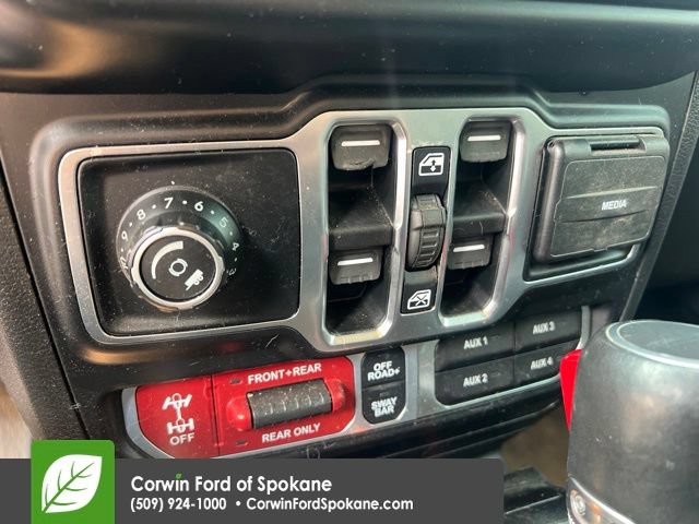Used 2020 Jeep Gladiator Rubicon w/ Advanced Safety Group AWD/4WD image 14